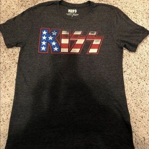 Men’s lucky brand T-shirt.